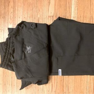Mobb XS black scrub set